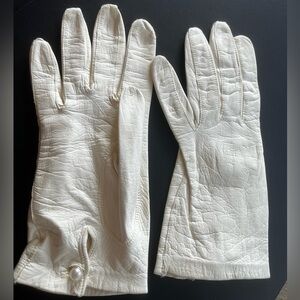 Vintage white soft leather gloves